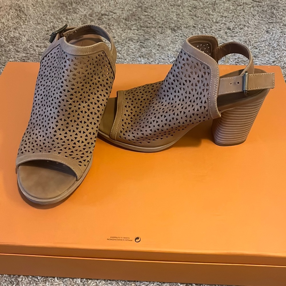 Thread milliana cut out pumps